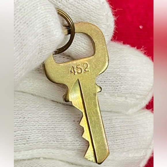 #452 Authentic Louis Vuitton key only - Picture 1 of 2